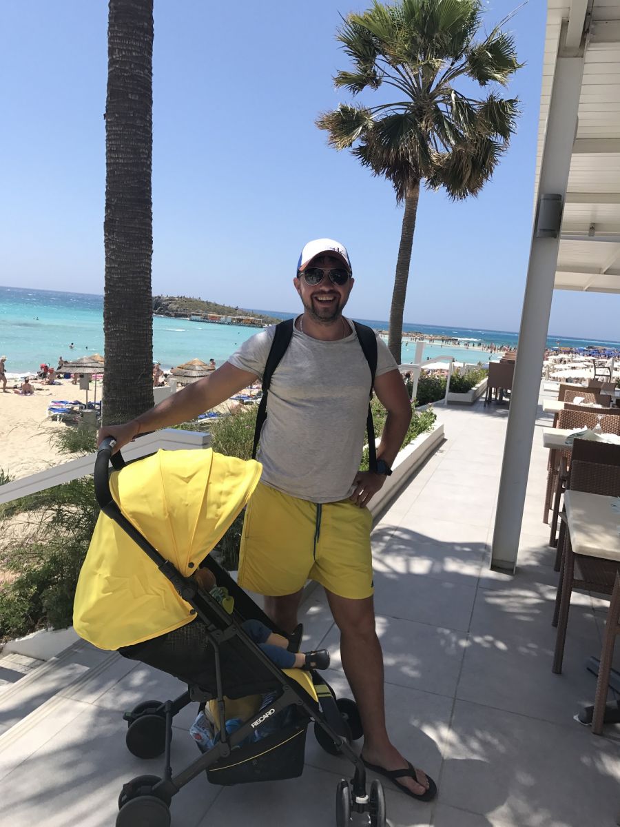 Актер &quot;Дизель Шоу&quot; Александр Бережок отдохнул с семьей на Кипре